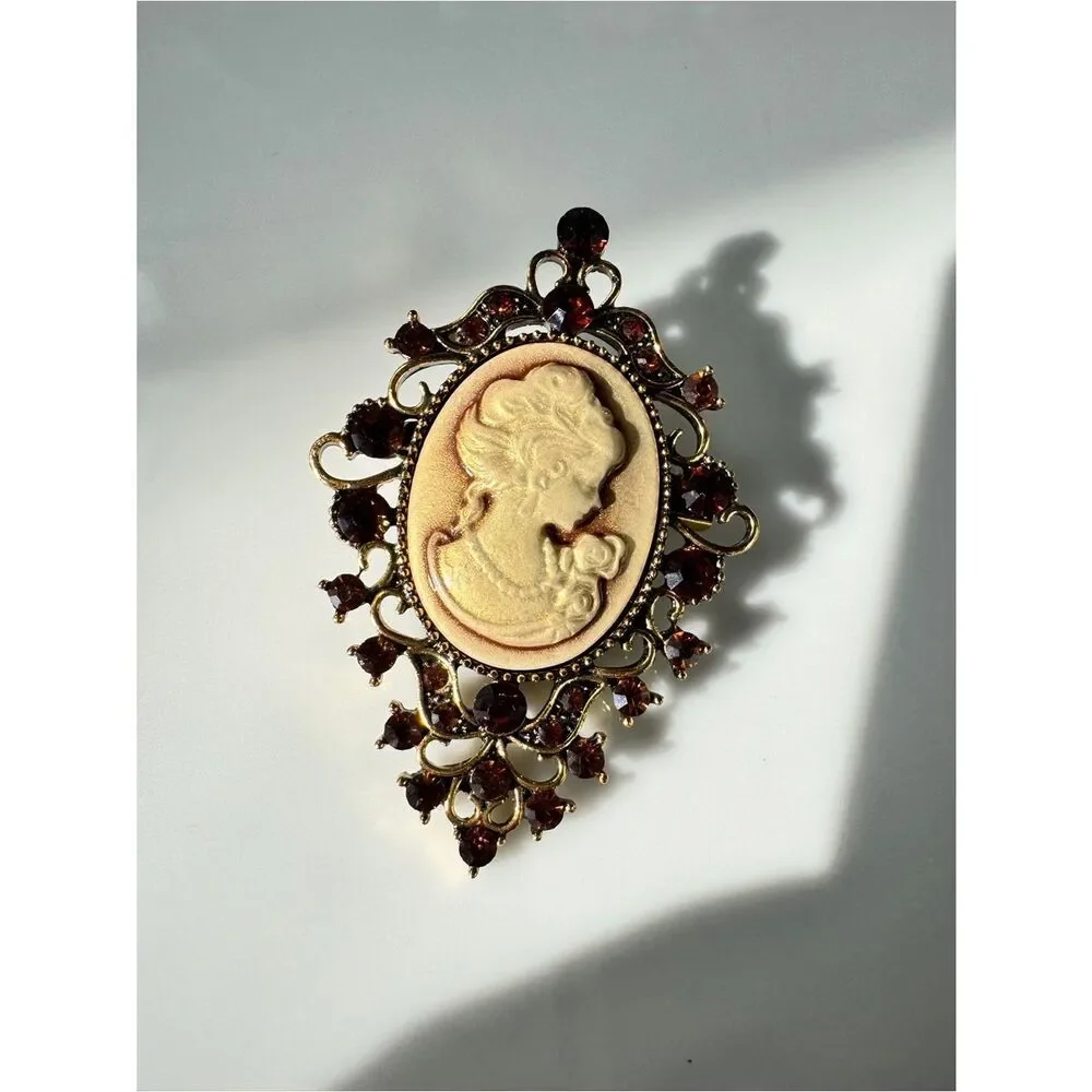 Vintage Cameo Brooch in Cream and Brown with Gold Filigree